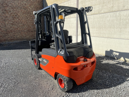 Linde E30-01 heftruck 3.000 kg - triple (98)