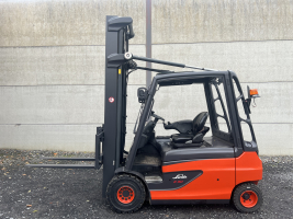 Linde E30L-01 (85) heftruck elektrisch triple - 3 ton