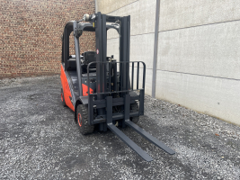 Linde H25T-02 EVO heftruck op LPG (84) - triple