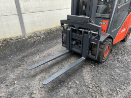 Linde H30D-01 heftruck triplex diesel 3 ton (214)