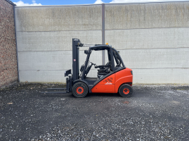 Linde H30D-01 heftruck triplex diesel 3 ton (257)