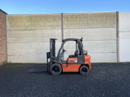 Nissan UD02A25PQ (72) heftruck LPG (gas)