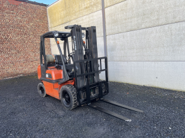 Nissan UD02A25PQ (72) heftruck LPG (gas)