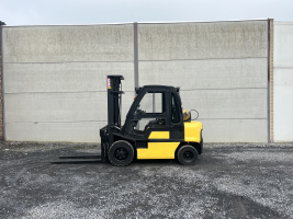 Nissan UGD02A30PQ heftruck 3 TON  op LPG (251) triple