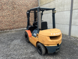 Toyota 02-7FD25 (67) heftruck 2,5 ton diesel