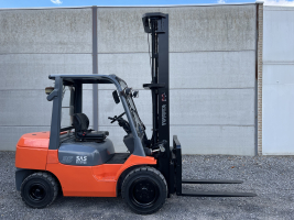 Toyota 02-7FDJF35 (232) heftruck diesel  3,5 ton triplex