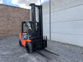 Toyota 02-7FDJF35 (232) heftruck diesel  3,5 ton triplex