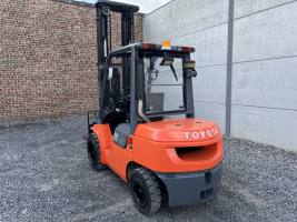 Toyota 02-7FDJF35 (232) heftruck diesel  3,5 ton triplex