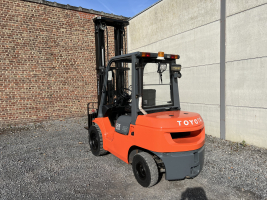 Toyota 02-7FDJF35 (234) heftruck diesel  3,5 ton triplex