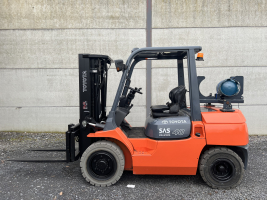 Toyota 02-7FG35 (242) heftruck LPG triplex 4 ton