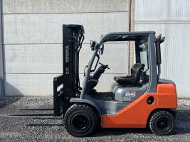 Toyota 02-8FDF25 (215) heftruck diesel TRIPLE