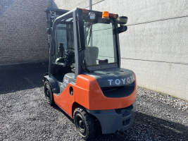 Toyota 02-8FDF25 (232) heftruck diesel TRIPLE