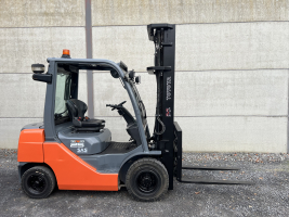 Toyota 02-8FDF25 heftruck 2.500 kg - triple (79)