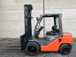 Toyota 02-8FDF30 (239) heftruck diesel triplex
