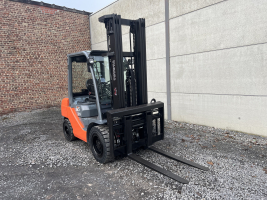 Toyota 02-8FDF30 (239) heftruck diesel triplex