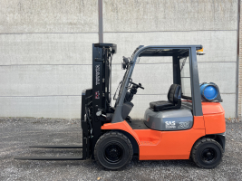 Toyota 42-7FGF25 (248) heftruck LPG  2,5 ton triplex