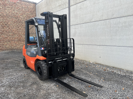 Toyota 42-7FGF25 (248) heftruck LPG  2,5 ton triplex