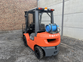 Toyota 42-7FGF25 (248) heftruck LPG  2,5 ton triplex