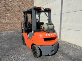Toyota 42-7FGF25 (261) heftruck LPG  2,5 ton triplex